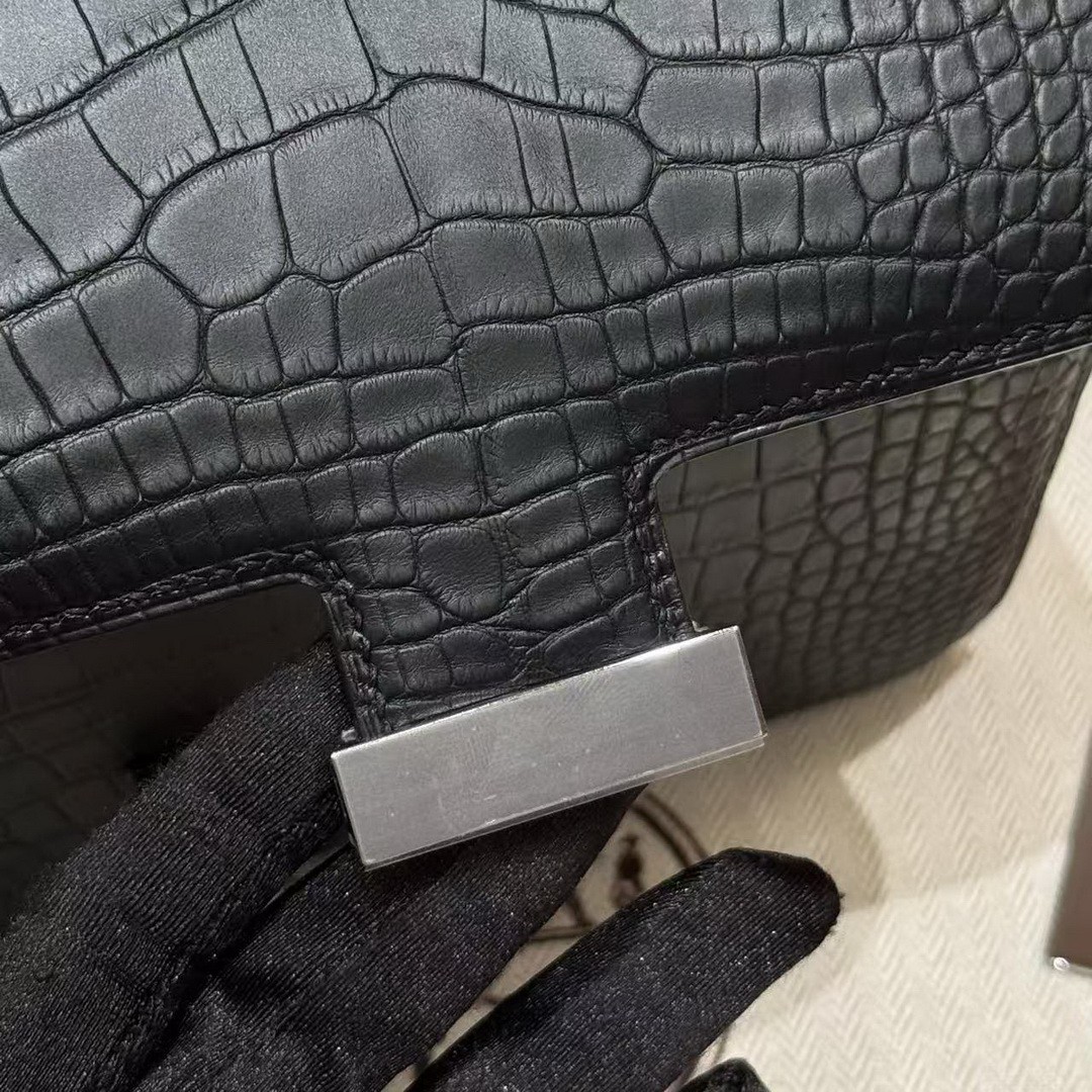 Hermes Constance 19 CM Bag Handmade In Matte America Crocodile Leather Silver Hardware 89 Noir - Image 11