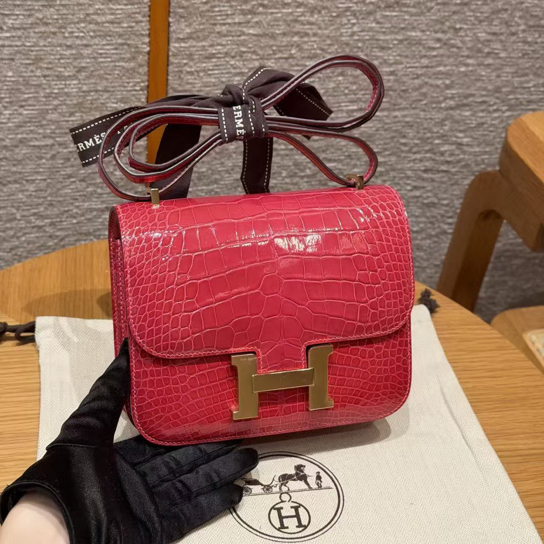 Hermes Constance 19 CM Bag Handmade In Alligator Leather from Mississippi Gold Hardware i6 Rose Extreme