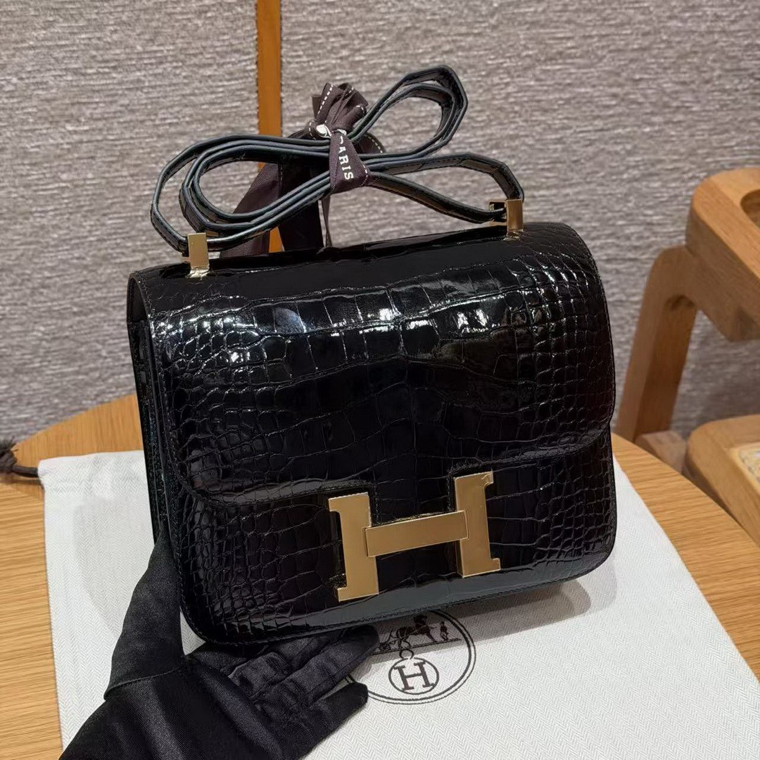 Hermes Constance 24 CM Bag Handmade In Alligator Leather from Mississippi Gold Hardware 89 Noir