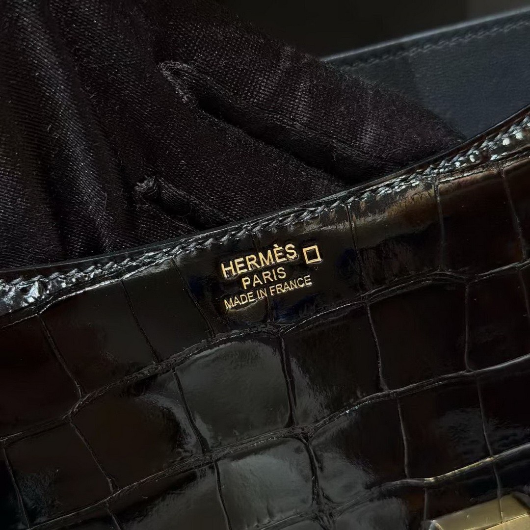Hermes Constance 24 CM Bag Handmade In Alligator Leather from Mississippi Gold Hardware 89 Noir - Image 14