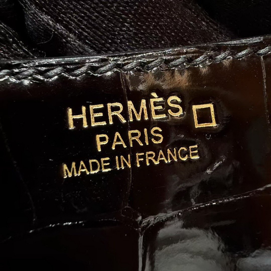 Hermes Constance 24 CM Bag Handmade In Alligator Leather from Mississippi Gold Hardware 89 Noir - Image 13