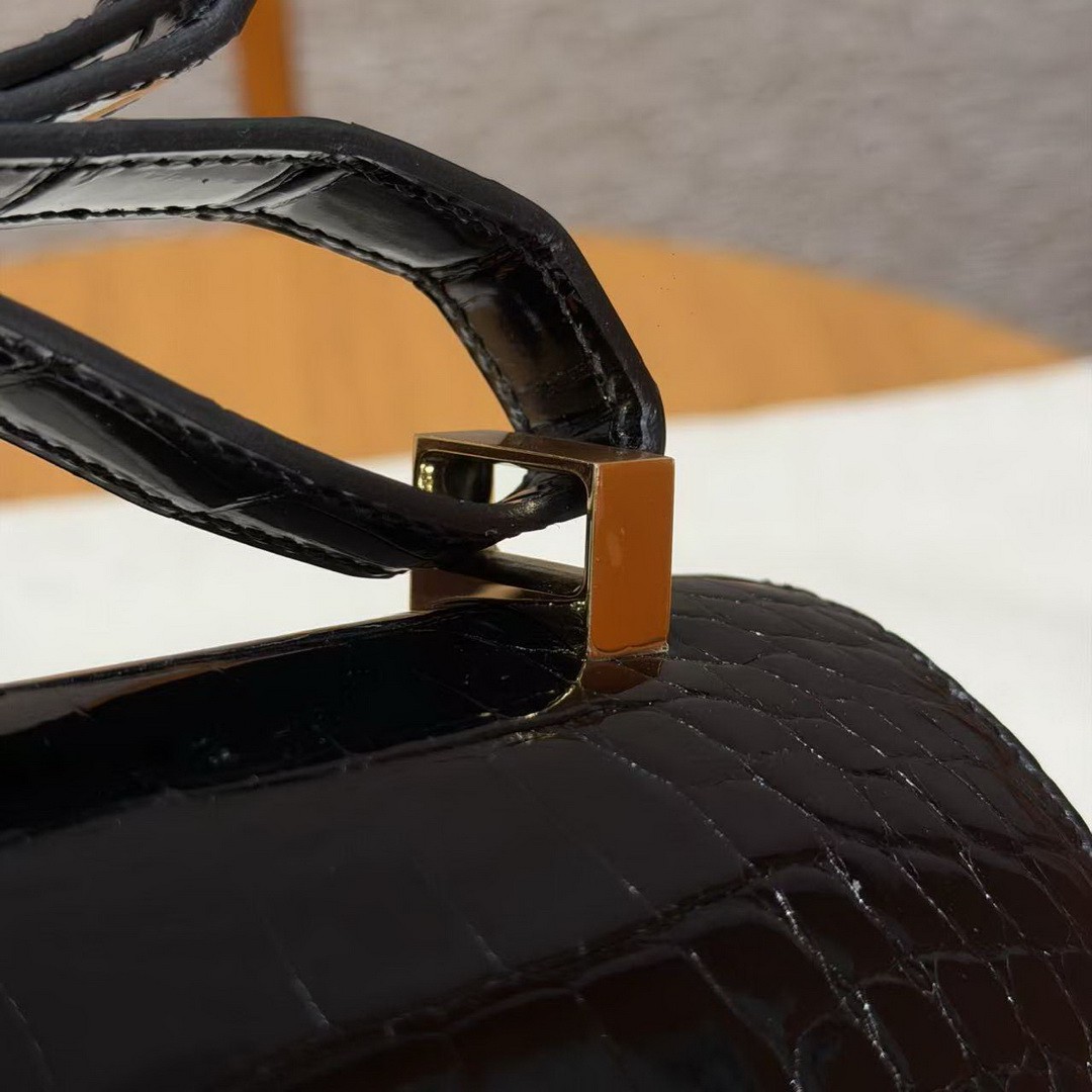 Hermes Constance 24 CM Bag Handmade In Alligator Leather from Mississippi Gold Hardware 89 Noir - Image 9