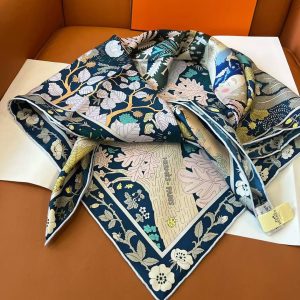 Hermes Dans les Bras de Selene Scarf 90 100% Silk H004284S 07 - Image 7