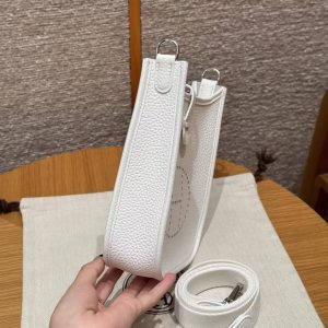 Hermes Evelyne 16 CM Bag Handmade In Taurillon Clemence Leather Sliver Hardware 01 Blanc - Image 15