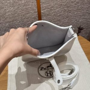 Hermes Evelyne 16 CM Bag Handmade In Taurillon Clemence Leather Sliver Hardware 01 Blanc - Image 14