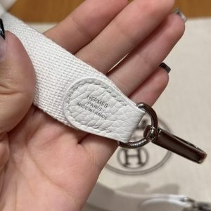 Hermes Evelyne 16 CM Bag Handmade In Taurillon Clemence Leather Sliver Hardware 01 Blanc - Image 3