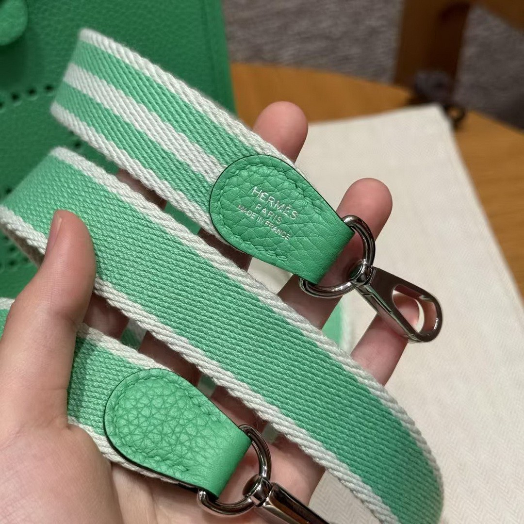 Hermes Evelyne 16 CM Bag Handmade In Epsom Calfskin Leather Sliver Hardware 0T Vert Comics - Image 3