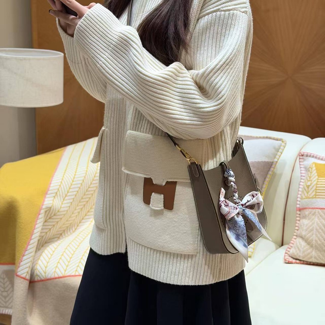 Hermes Evelyne 16 CM Bag Handmade In Epsom Calfskin Leather Gold Hardware 18 Etoupe - Image 5