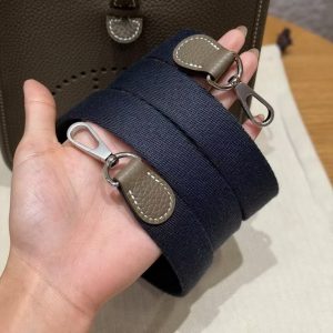 Hermes Evelyne 16 CM Bag Handmade In Taurillon Clemence Leather Silver Hardware 18 Etoupe - Image 4