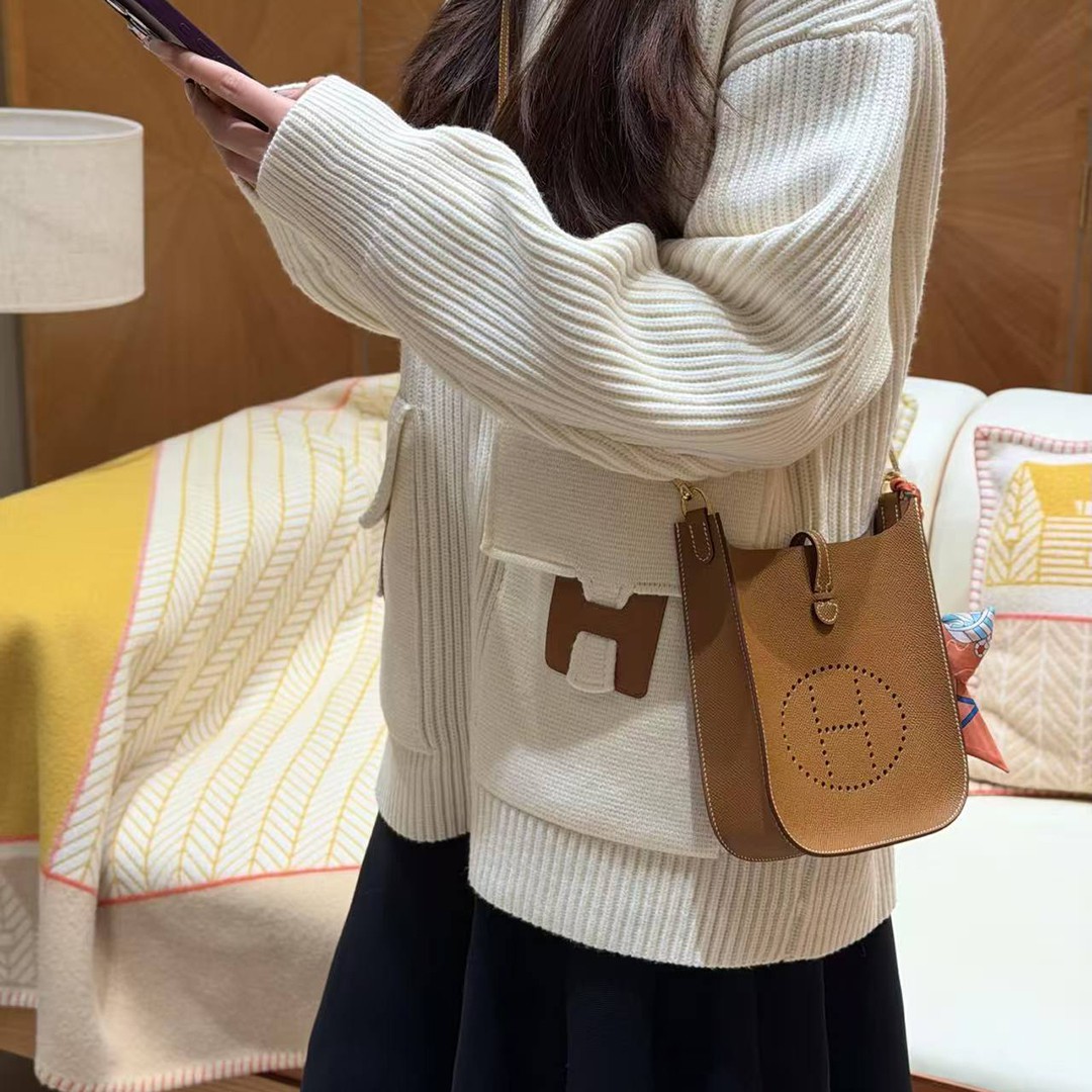 Hermes Evelyne 16 CM Bag Handmade In Epsom Calfskin Leather Gold Hardware 37 Gold - Image 4