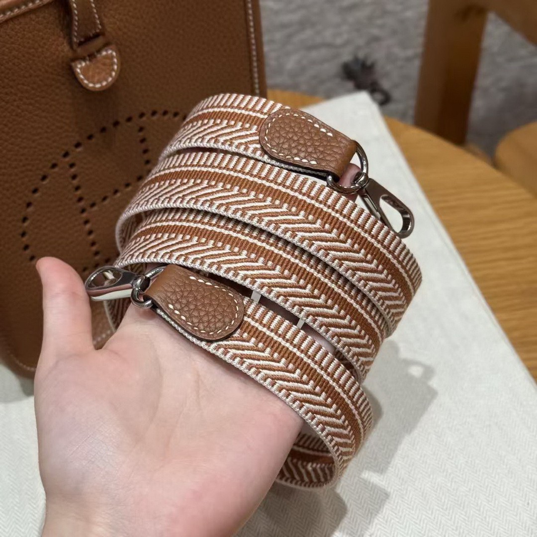 Hermes Evelyne 16 CM Bag Handmade In Taurillon Clemence Leather Silver Hardware 37 Gold - Image 4