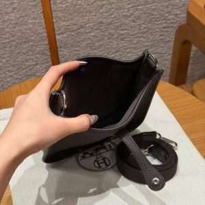 Hermes Evelyne 16 CM Bag Handmade In Taurillon Clemence Leather Gold Hardware 47 Chocolate - Image 15