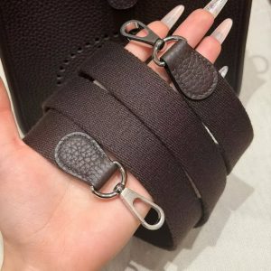 Hermes Evelyne 16 CM Bag Handmade In Taurillon Clemence Leather Gold Hardware 47 Chocolate - Image 4