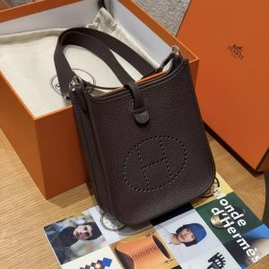 Hermes Evelyne 16 CM Bag Handmade In Taurillon Clemence Leather Gold Hardware 47 Chocolate - Image 3