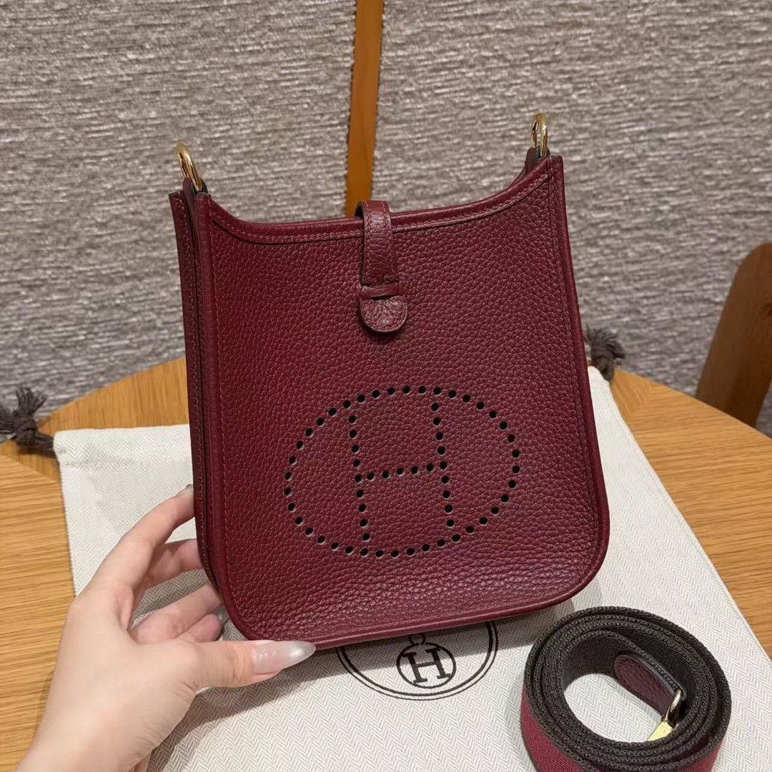 Hermes Evelyne 16 CM Bag Handmade In Taurillon Clemence Leather Gold Hardware 55 Rouge H