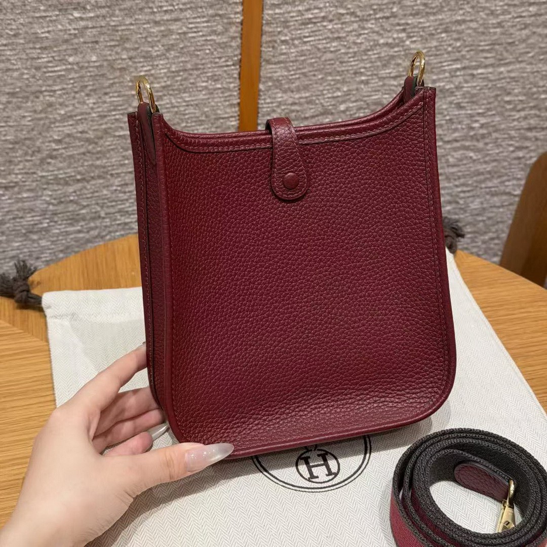 Hermes Evelyne 16 CM Bag Handmade In Taurillon Clemence Leather Gold Hardware 55 Rouge H - Image 2