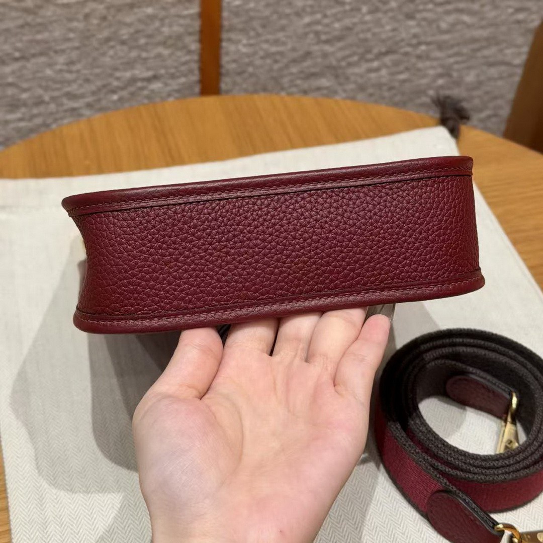 Hermes Evelyne 16 CM Bag Handmade In Taurillon Clemence Leather Gold Hardware 55 Rouge H - Image 17