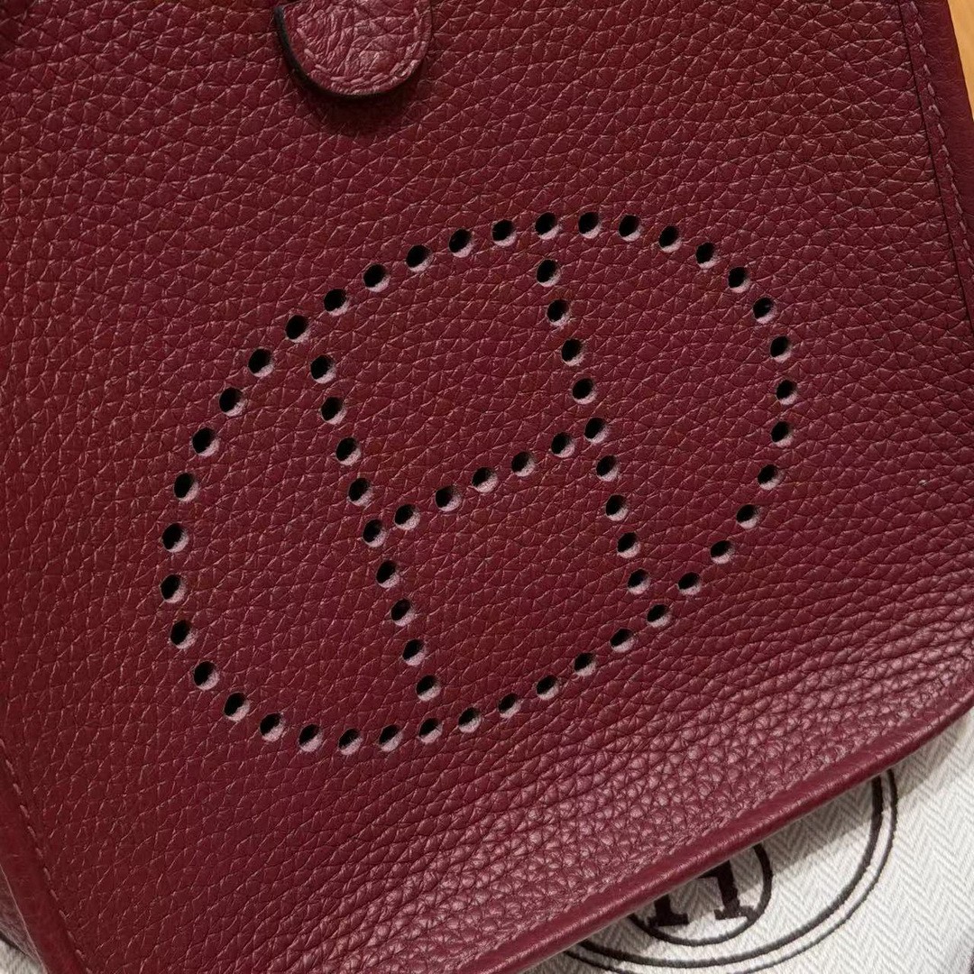 Hermes Evelyne 16 CM Bag Handmade In Taurillon Clemence Leather Gold Hardware 55 Rouge H - Image 13