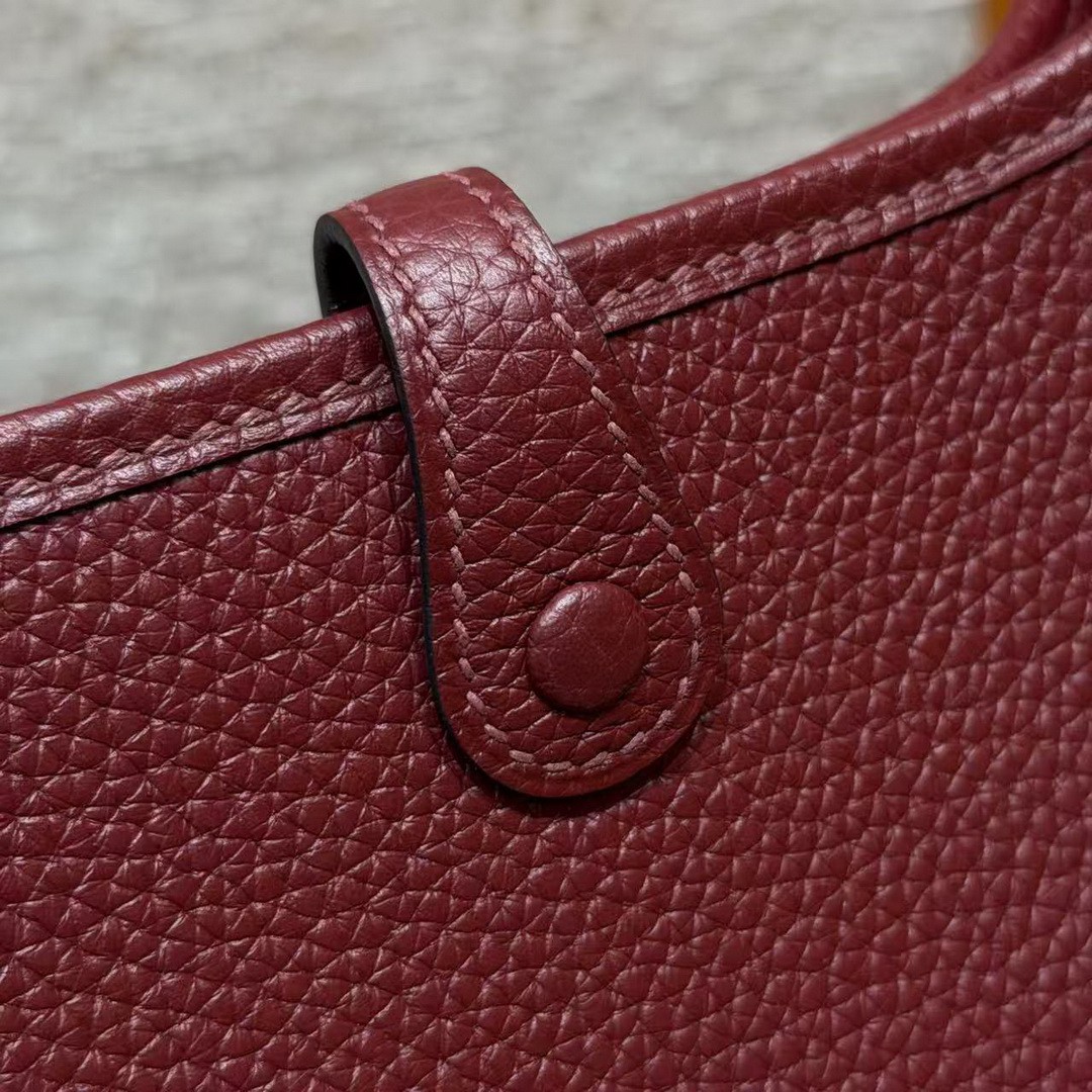 Hermes Evelyne 16 CM Bag Handmade In Taurillon Clemence Leather Gold Hardware 55 Rouge H - Image 11