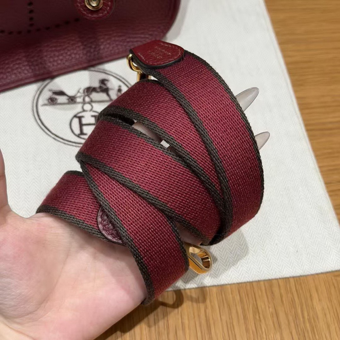 Hermes Evelyne 16 CM Bag Handmade In Taurillon Clemence Leather Gold Hardware 55 Rouge H - Image 5