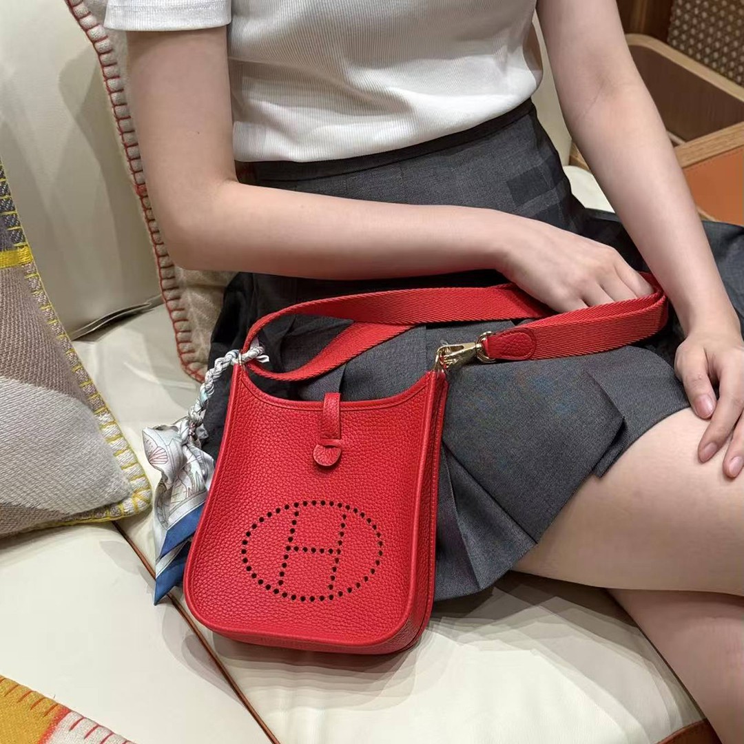 Hermes Evelyne 16 CM Bag Handmade In Taurillon Clemence Leather Gold Hardware 5E Vermillon - Image 4