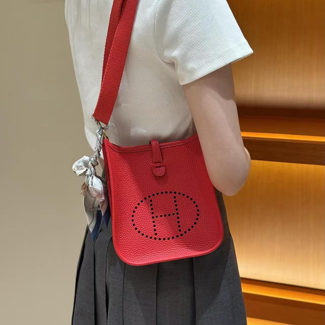 Hermes Evelyne 16 CM Bag Handmade In Taurillon Clemence Leather Gold Hardware 5E Vermillon - Image 3