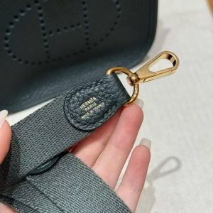 Hermes Evelyne 16 CM Bag Handmade In Taurillon Clemence Leather Gold Hardware 60 Vert Cypres - Image 4