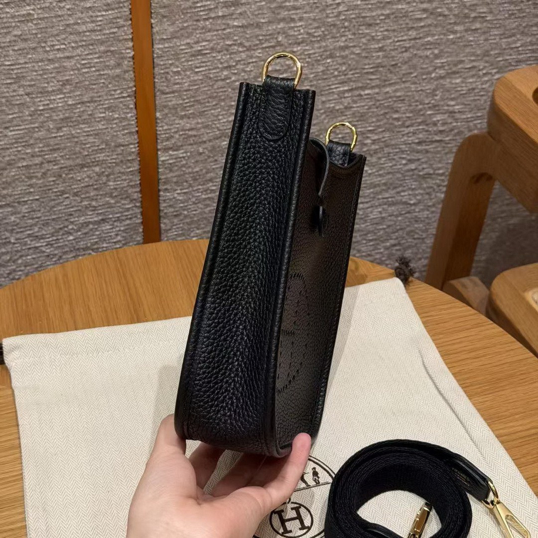 Hermes Evelyne 16 CM Bag Handmade In Taurillon Clemence Leather Gold Hardware 89 Noir - Image 17