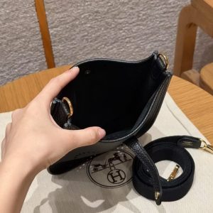 Hermes Evelyne 16 CM Bag Handmade In Taurillon Clemence Leather Gold Hardware 89 Noir - Image 14