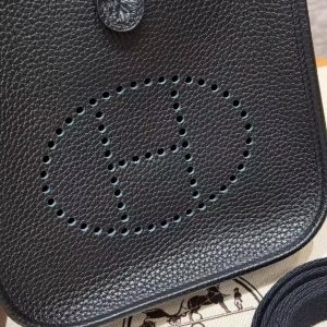Hermes Evelyne 16 CM Bag Handmade In Taurillon Clemence Leather Gold Hardware 89 Noir - Image 12