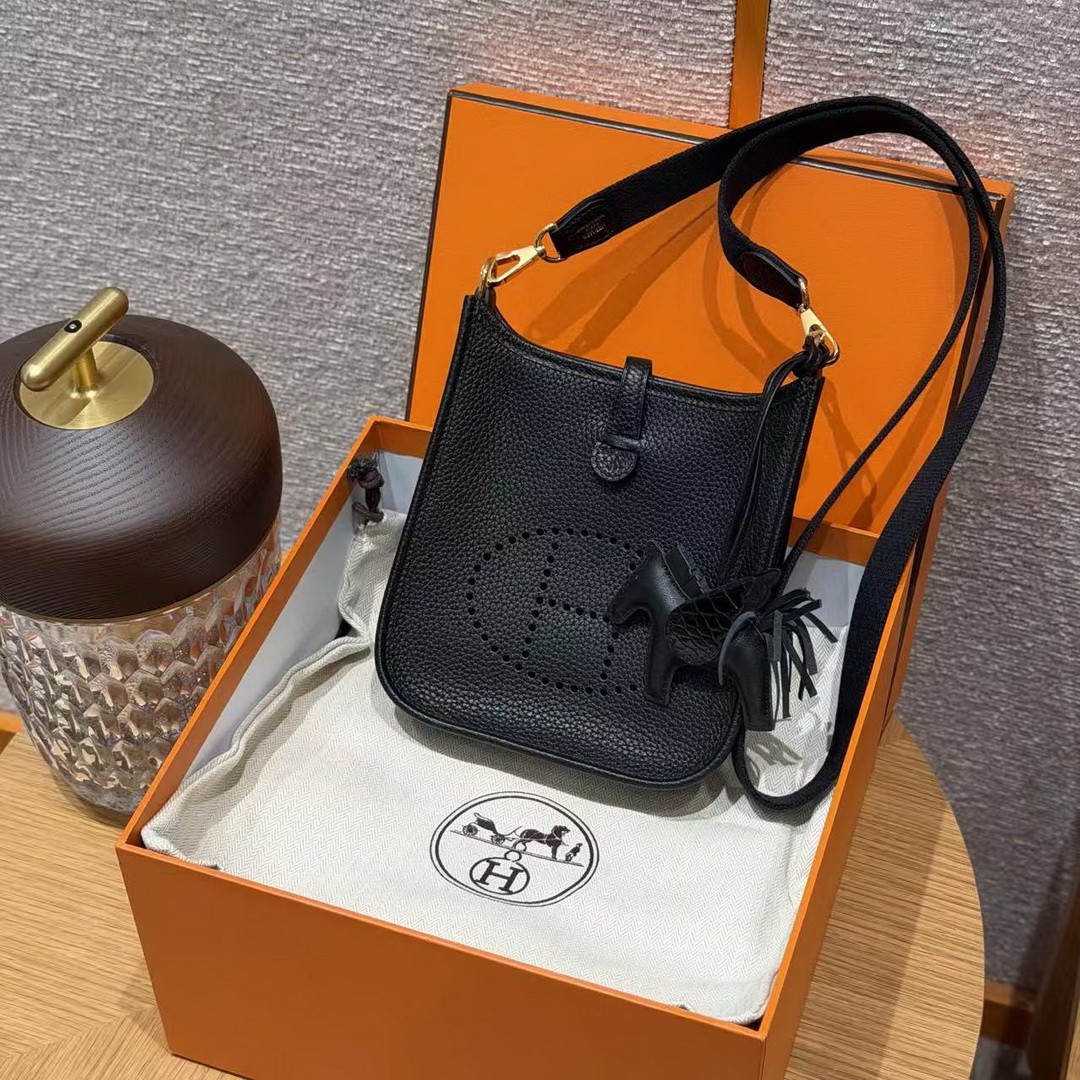 Hermes Evelyne 16 CM Bag Handmade In Taurillon Clemence Leather Gold Hardware 89 Noir - Image 11