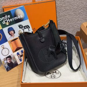 Hermes Evelyne 16 CM Bag Handmade In Taurillon Clemence Leather Gold Hardware 89 Noir - Image 10