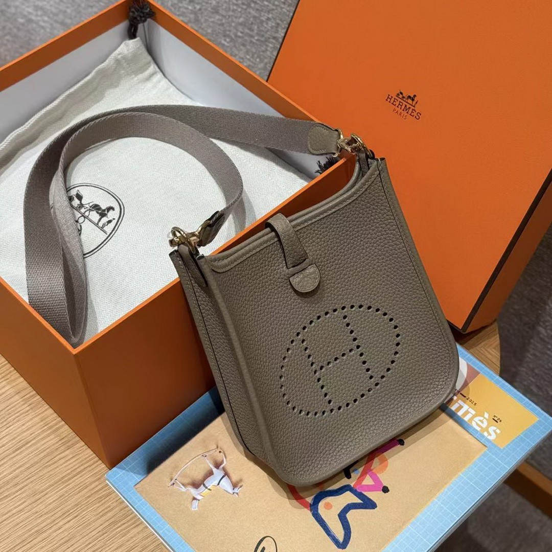 Hermes Evelyne 16 CM Bag Handmade In Taurillon Clemence Leather Gold Hardware 8Q Beige Marfa - Image 19