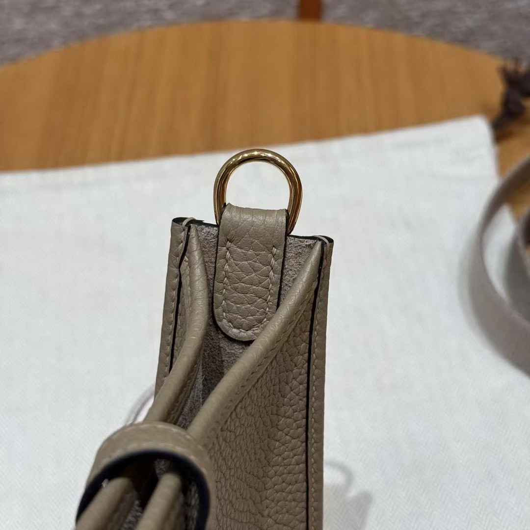 Hermes Evelyne 16 CM Bag Handmade In Taurillon Clemence Leather Gold Hardware 8Q Beige Marfa - Image 18