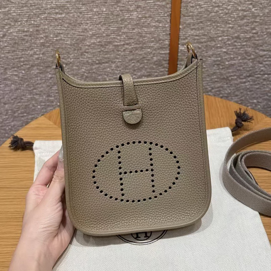 Hermes Evelyne 16 CM Bag Handmade In Taurillon Clemence Leather Gold Hardware 8Q Beige Marfa