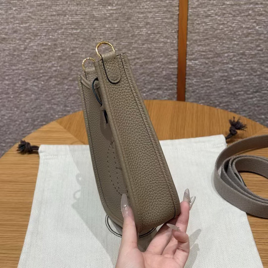 Hermes Evelyne 16 CM Bag Handmade In Taurillon Clemence Leather Gold Hardware 8Q Beige Marfa - Image 13