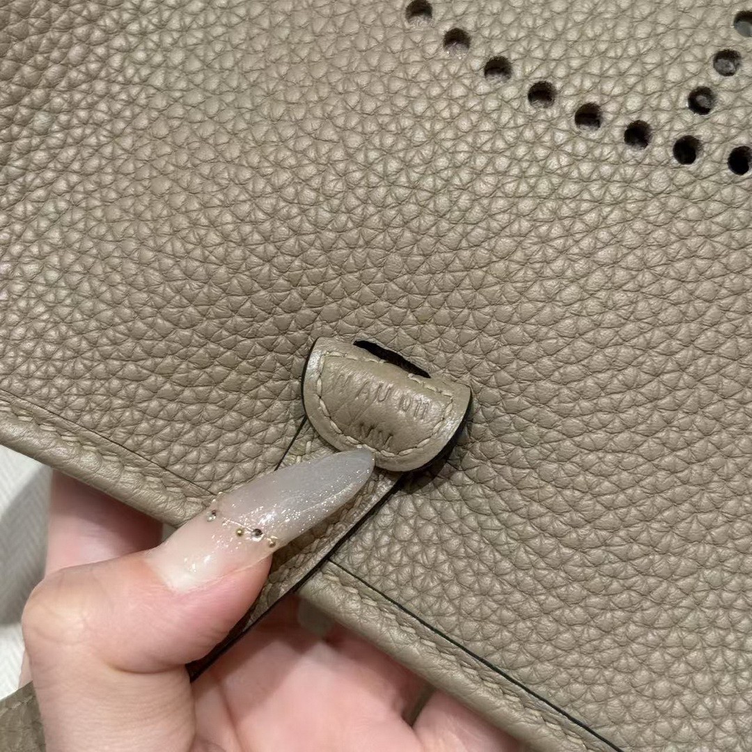 Hermes Evelyne 16 CM Bag Handmade In Taurillon Clemence Leather Gold Hardware 8Q Beige Marfa - Image 7