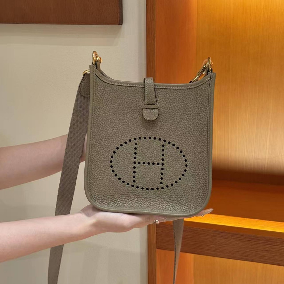Hermes Evelyne 16 CM Bag Handmade In Taurillon Clemence Leather Gold Hardware 8Q Beige Marfa - Image 6