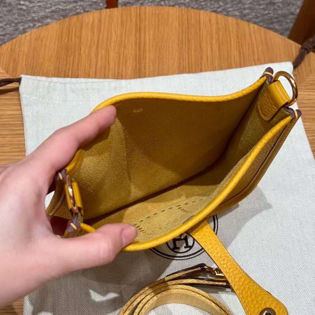 Hermes Evelyne 16 CM Bag Handmade In Taurillon Clemence Leather Gold Hardware 9D Jaune Amber - Image 15