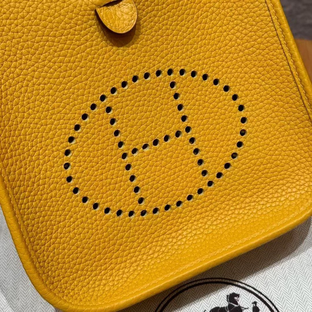 Hermes Evelyne 16 CM Bag Handmade In Taurillon Clemence Leather Gold Hardware 9D Jaune Amber - Image 12