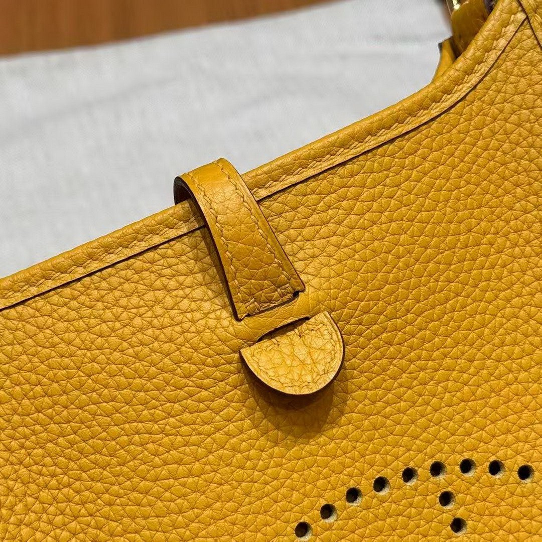 Hermes Evelyne 16 CM Bag Handmade In Taurillon Clemence Leather Gold Hardware 9D Jaune Amber - Image 10