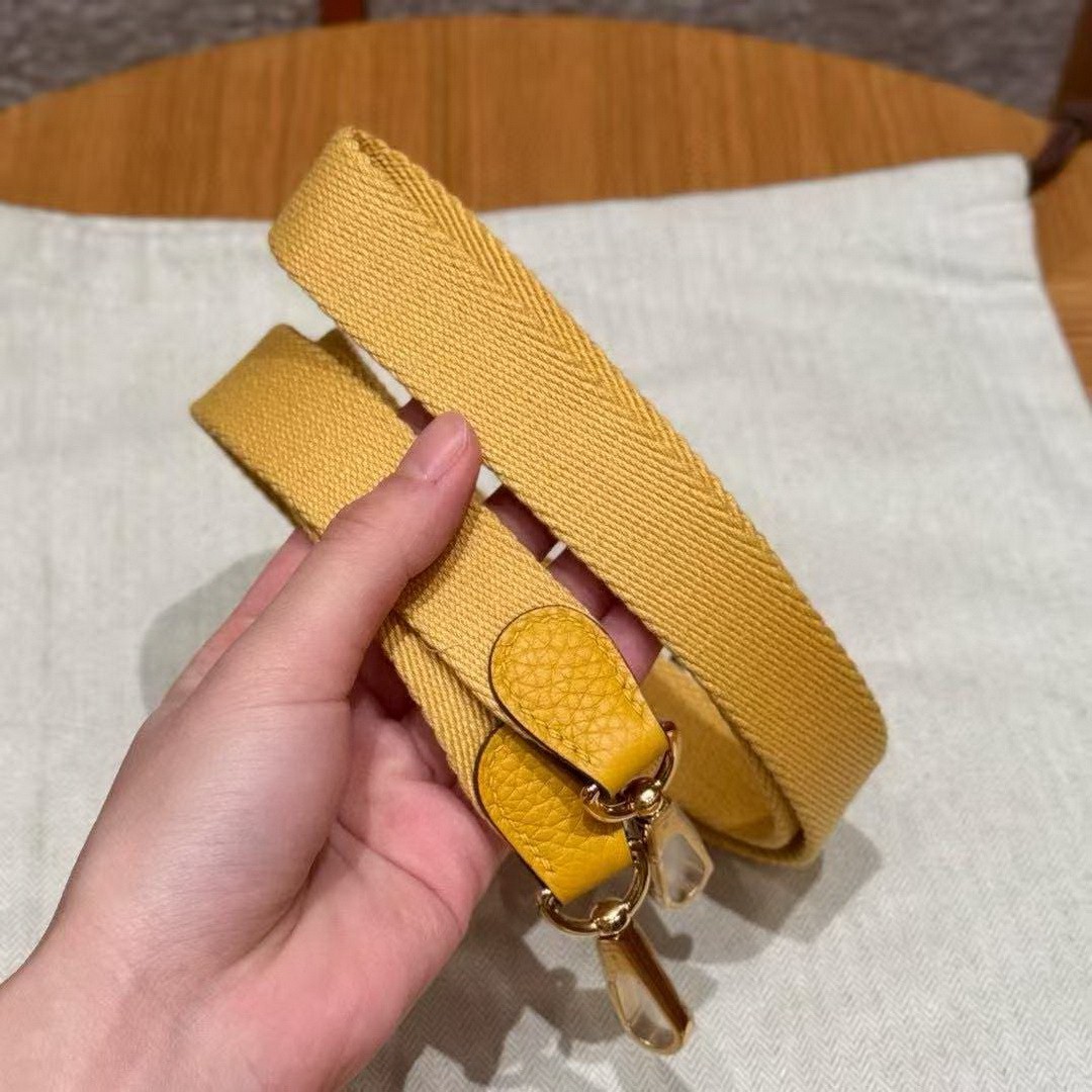 Hermes Evelyne 16 CM Bag Handmade In Taurillon Clemence Leather Gold Hardware 9D Jaune Amber - Image 5