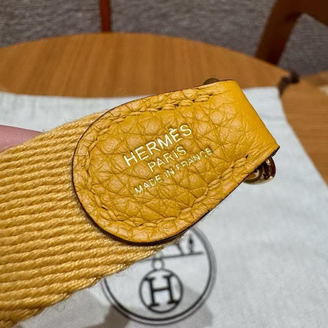 Hermes Evelyne 16 CM Bag Handmade In Taurillon Clemence Leather Gold Hardware 9D Jaune Amber - Image 3