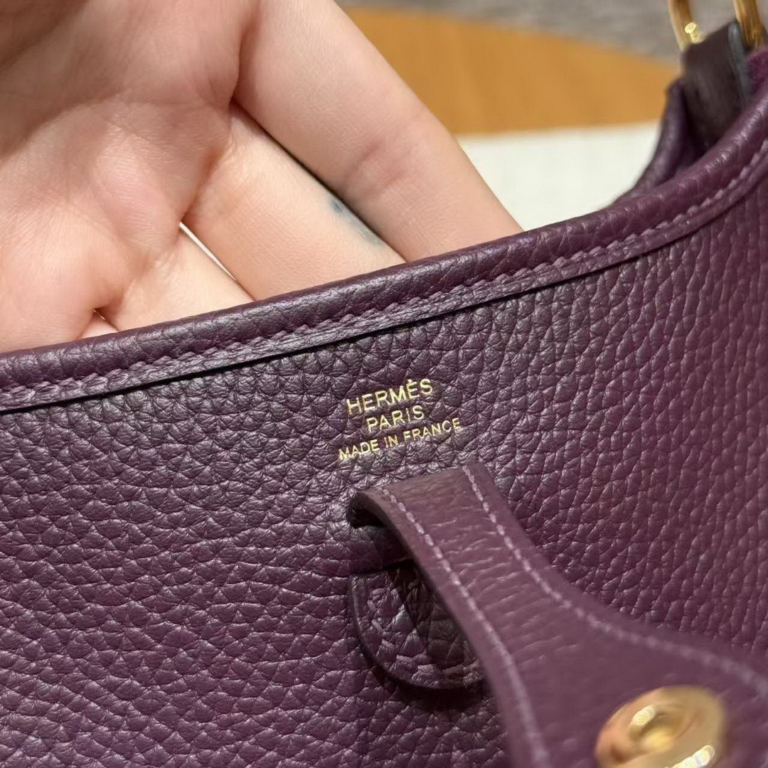 Hermes Evelyne 16 CM Bag Handmade In Taurillon Clemence Leather Gold Hardware N5 Cassis - Image 13