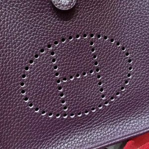 Hermes Evelyne 16 CM Bag Handmade In Taurillon Clemence Leather Gold Hardware N5 Cassis - Image 12