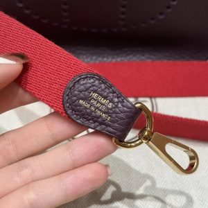 Hermes Evelyne 16 CM Bag Handmade In Taurillon Clemence Leather Gold Hardware N5 Cassis - Image 6