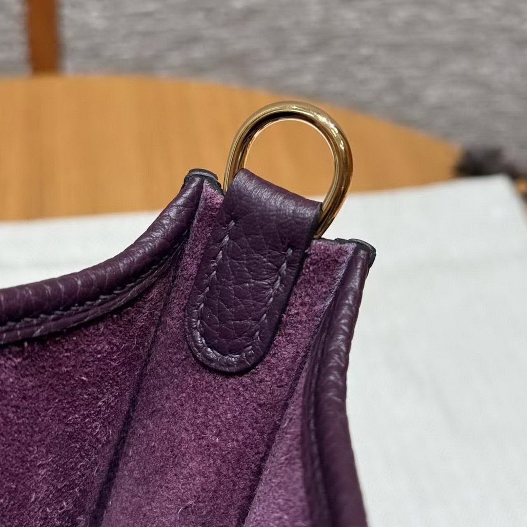 Hermes Evelyne 16 CM Bag Handmade In Taurillon Clemence Leather Gold Hardware N5 Cassis - Image 3