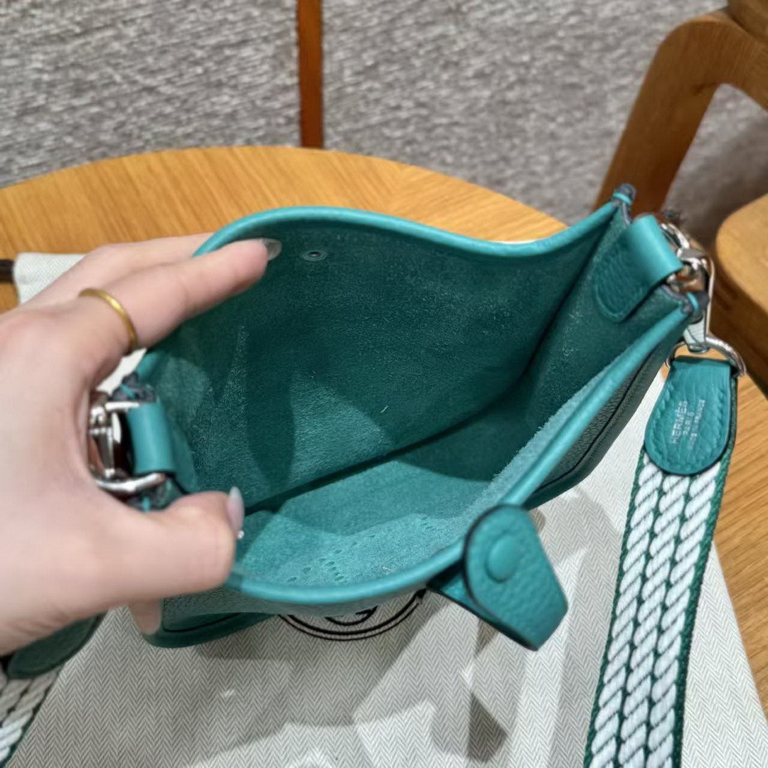 Hermes Evelyne 16 CM Bag Handmade In Taurillon Clemence Leather Silver Hardware U1 Vert Verone - Image 14