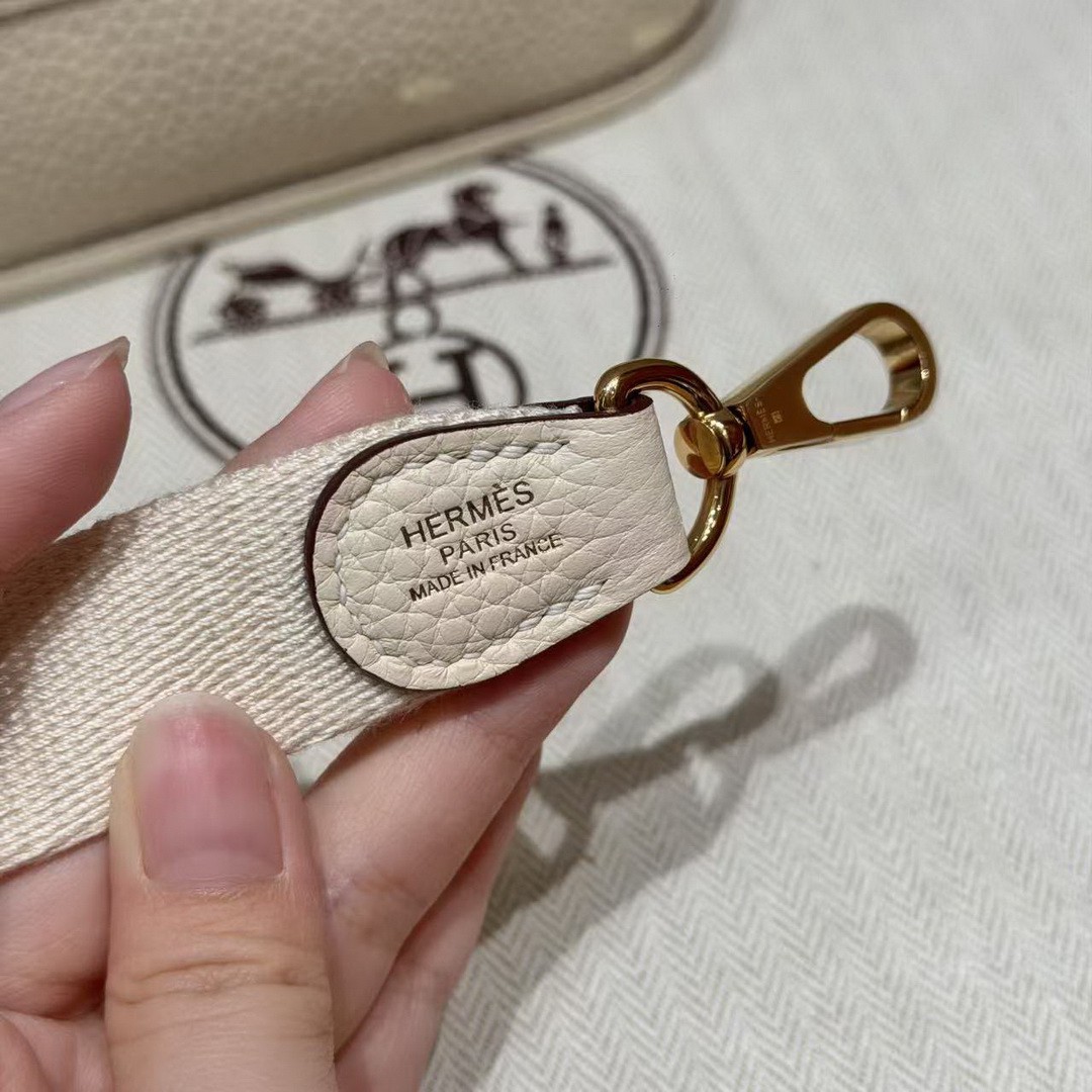 Hermes Evelyne 16 CM Bag Handmade In Taurillon Clemence Leather Gold Hardware l2 Nata - Image 4