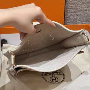Hermes Evelyne 23 CM Bag Handmade In Taurillon Clemence Leather Gold Hardware 10 Craie - Image 6